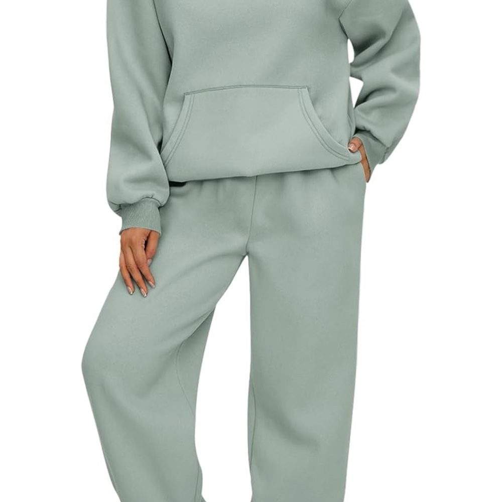 Cozy Green Sweatshirt and Sweatpants Set